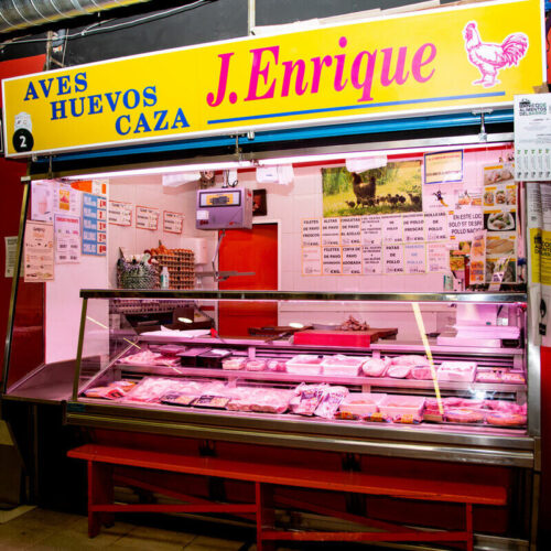 mercado de san Fernando polleria Jose Enrique carne para barbacoas mercado de abastos sitos de carne Madrid carne primera calidad carne a buen precio